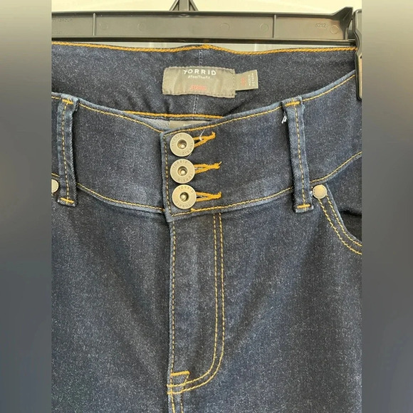 Torrid 16R Jegging Skinny Super Soft High-Rise Jean - Picture 3 of 5